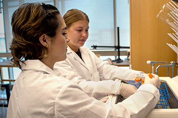 College students in the REU program performing research