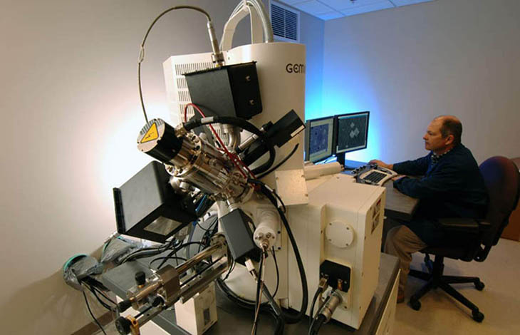 Bob Goddard uses the Zeiss 1540 EsB crossbeam scanning electron microscope