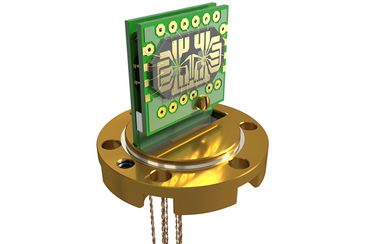 Vacuum cell containing the custom-built nanocalorimeter