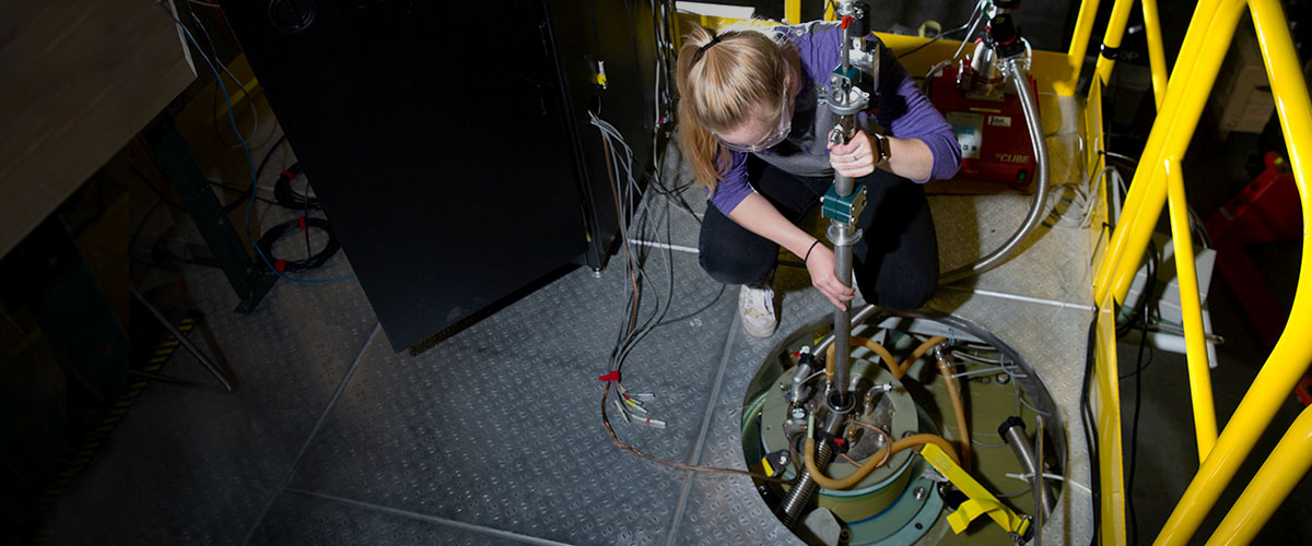 Researcher using the 100 Tesla Pulse Field Magnet