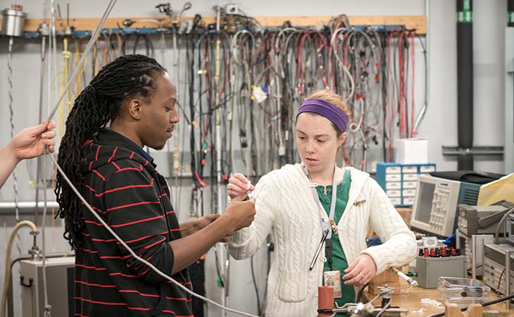 Graduate research assistants Shermane Benjamin (left) and Laurel Winter in the lab. Benjamin is a mentor for the Bridge Program.