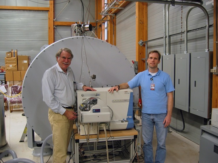 Alan Marshall (left) along with Chris Hendrickson in front of an FT-ICR magnet system in 2008.