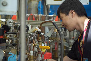 Li adjusts equipment at the series connected hybrid magnet.