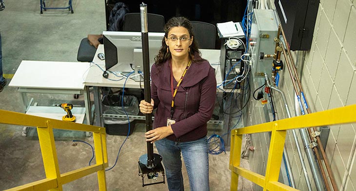Joana Paulino prepares to insert an experiment inside the Series Connected Hybrid magnet.