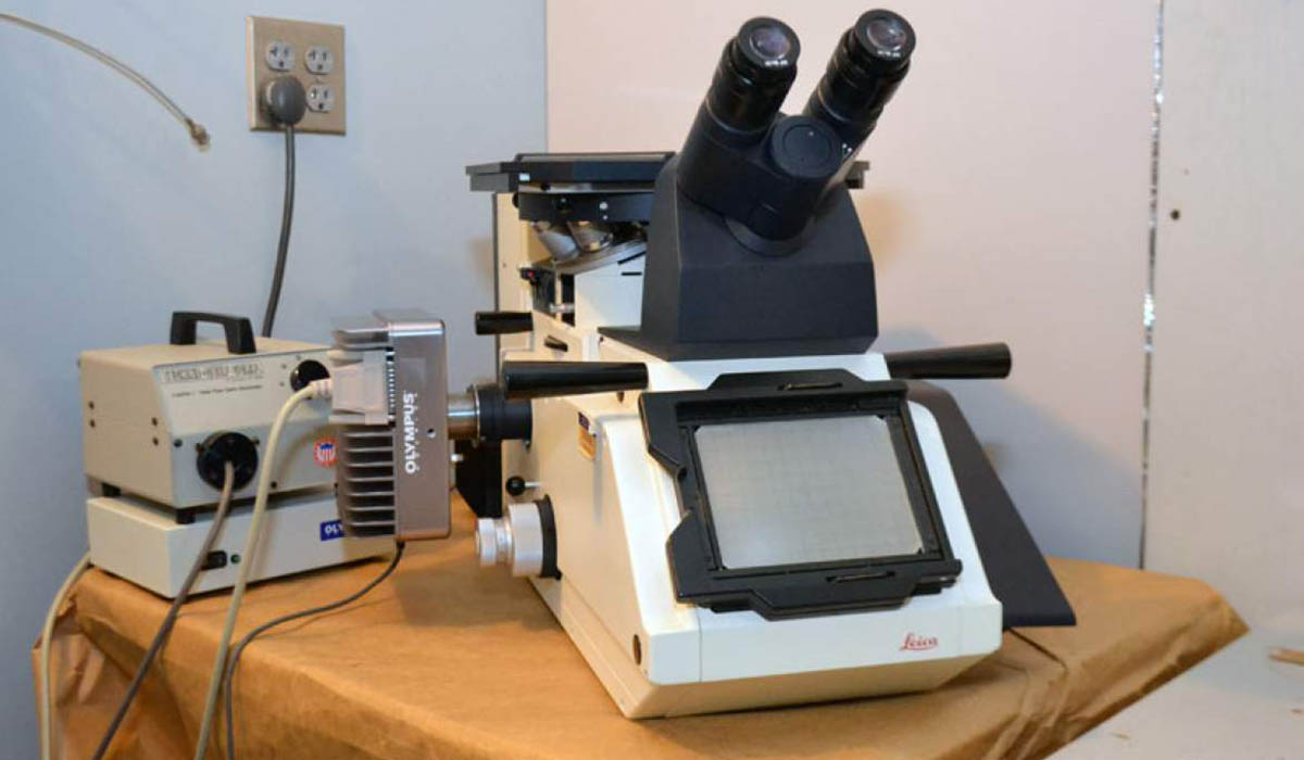 Leica optical microscope