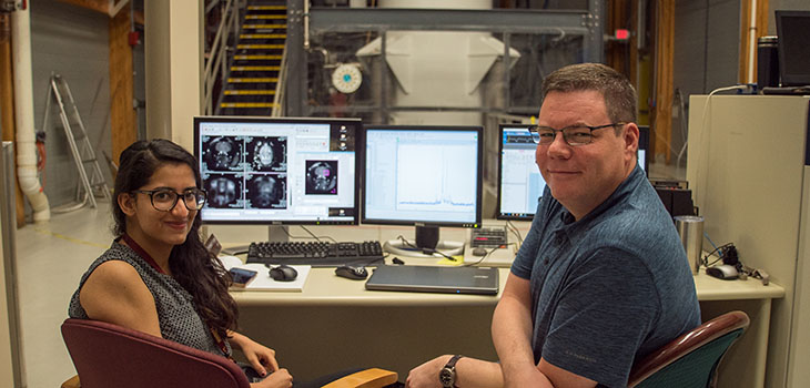 Doctoral student Nastaren Abad and Associate Professor Sam Grant are examining how sodium distribution in the brain contributes to migraines.